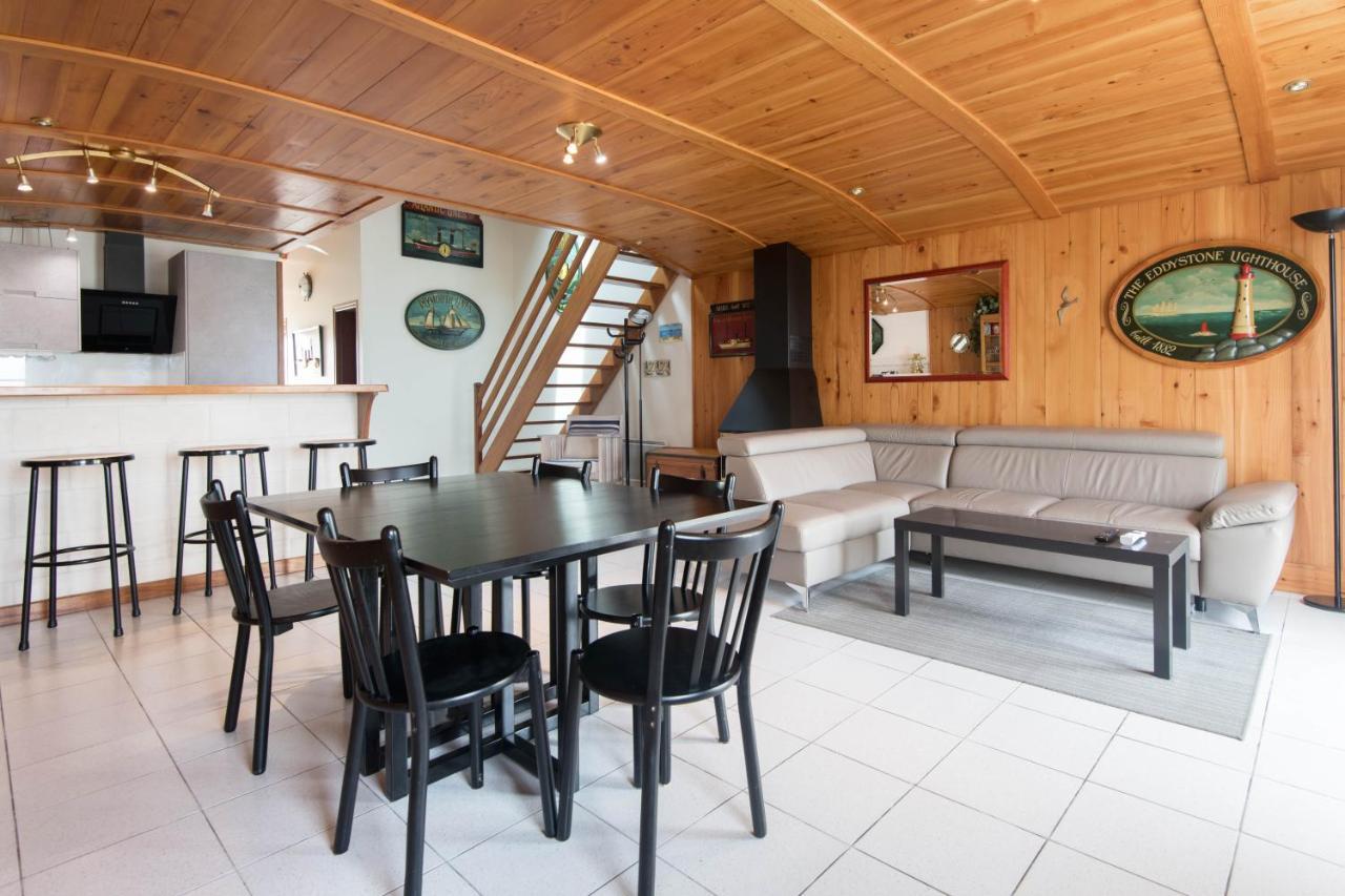 Maison Tremiere La Flotte Luaran gambar