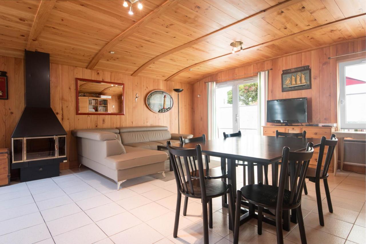 Maison Tremiere La Flotte Luaran gambar