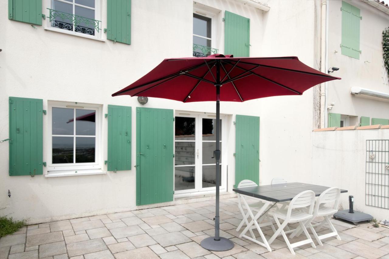 Maison Tremiere La Flotte Luaran gambar